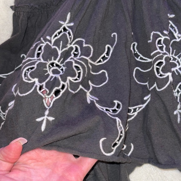 Gray Ruffle Trim Top - Picture 3 of 6